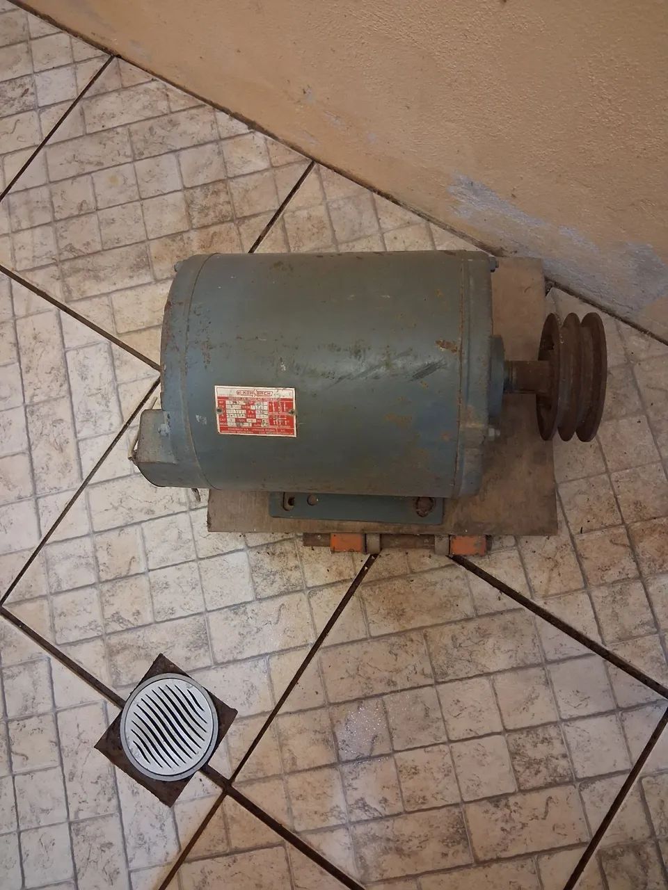 Motor trifásico kolbach 3 CV baixa rotação  - Foto 4