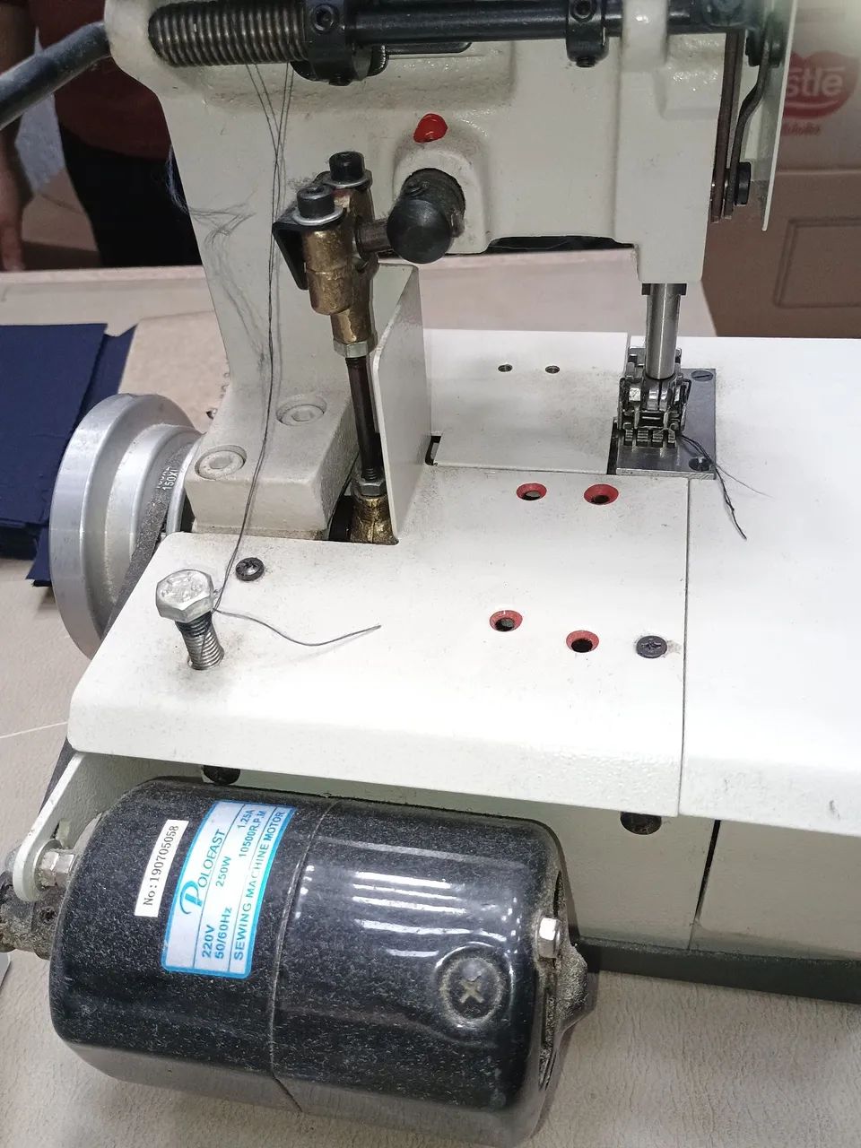 Vendo máquina de costura Galoneira Bracop semi-nova  - Foto 3
