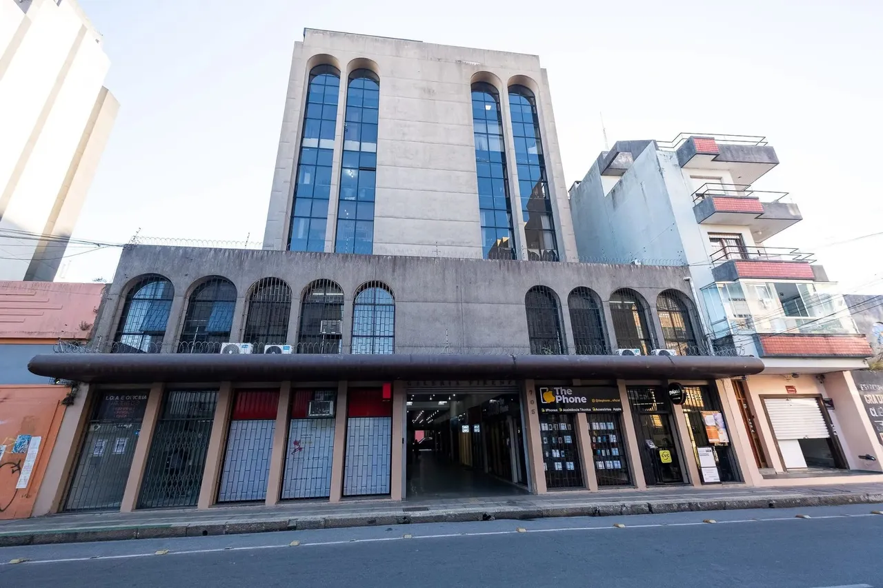 Sala Comercial Moderna e Mobiliada para Locação Excelente Oportunidade no Centro de Pelot