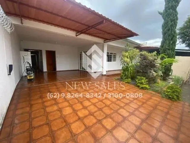 Casa Ampla à Venda no Setor dos Funcionários Espaço de Sobra!