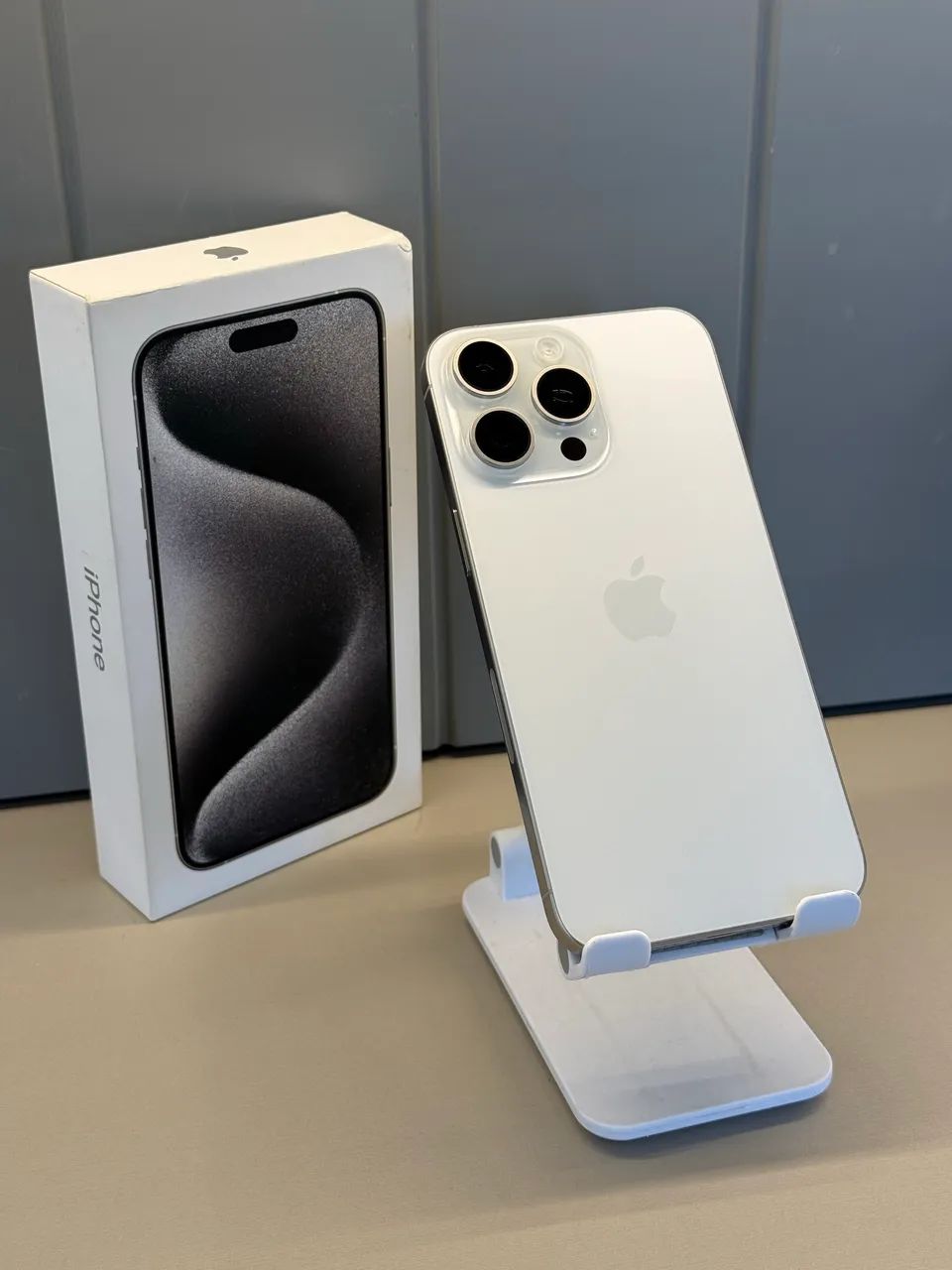 iPhone 15 pro Max 256gb Branco Titânio bateria 100% | Loja Física