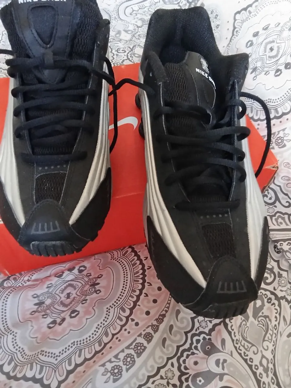 Tênis Nike Shox Preto e Prateado