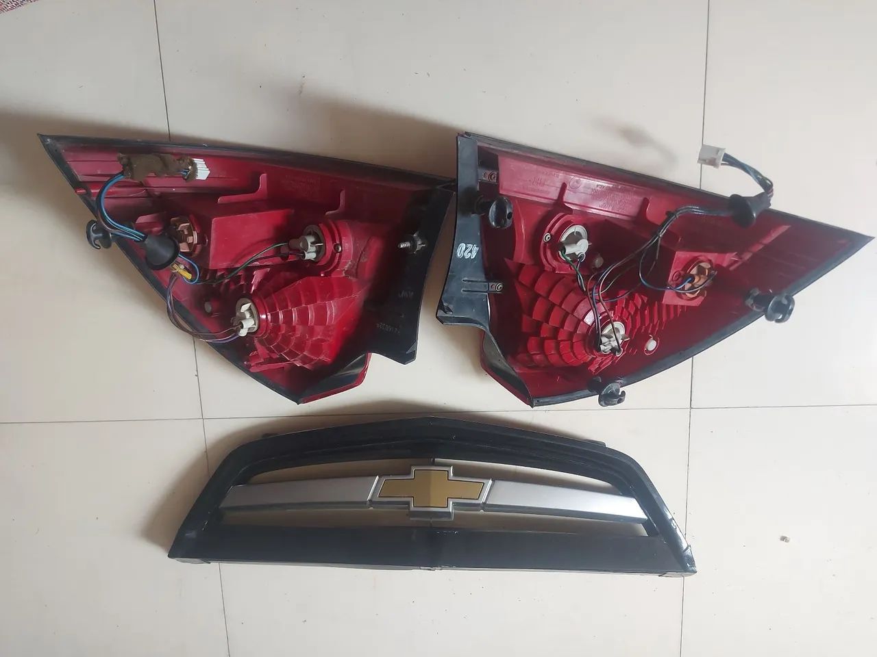 Grade frontal e lanternas ômega australiano64307025436546122