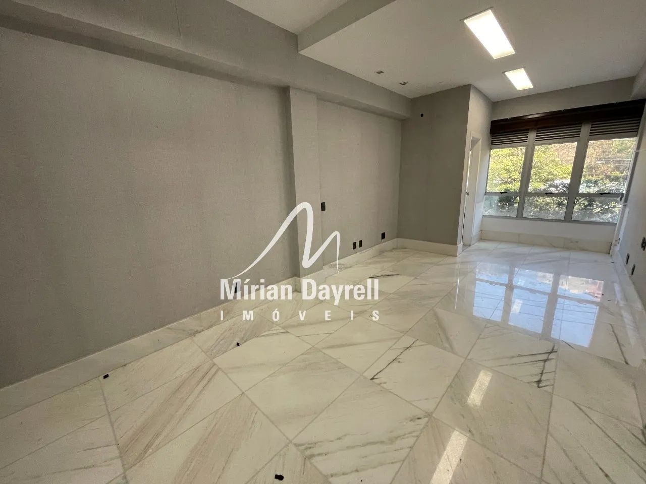 (32450) à venda - Sala com , 2 vagas, no Santa Lúcia - Foto 2