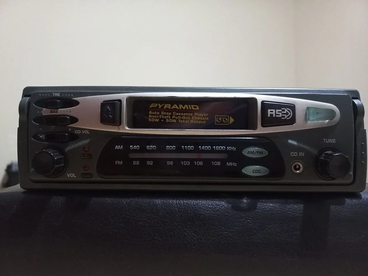 Radio toca fitas pirâmide 
