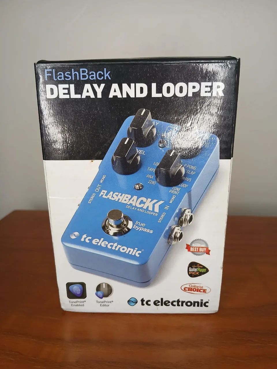 Pedal TC Eletronics Flashback Delay e Looper na caixa