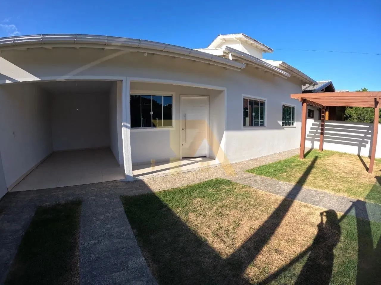 Casa com 3 dormitórios e piscina | Alto Arroio, Imbituba - SC. FINANCIÁVEL- 20 MT DA LAGOA
