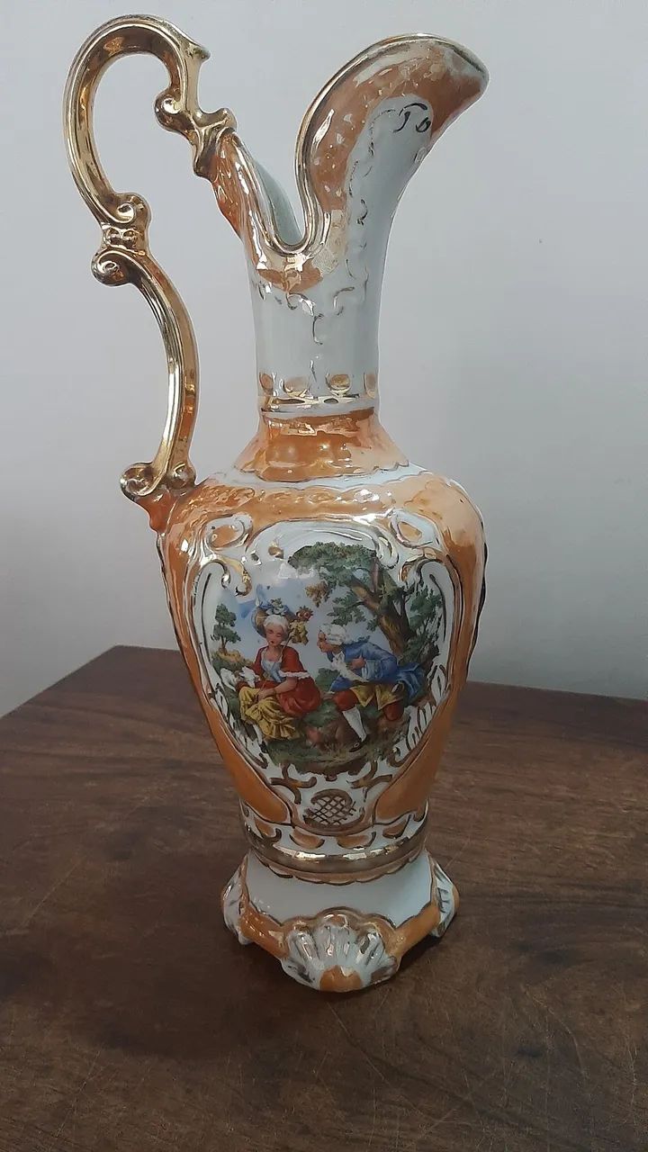 Anfora de porcelana antigo
