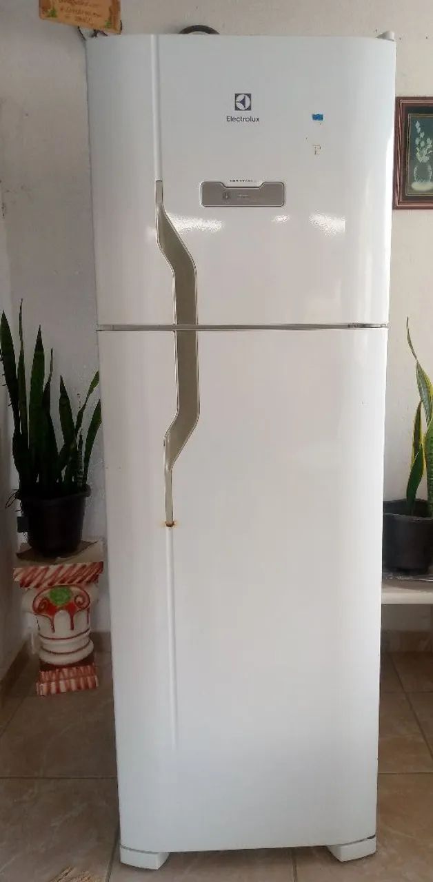 GELADEIRA FROSST FREE ELETROLUX 371L  