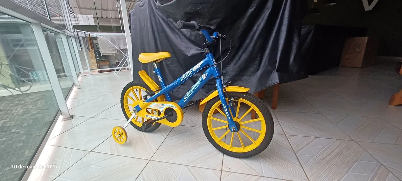 Bicicleta Infantil Azul e Amarela