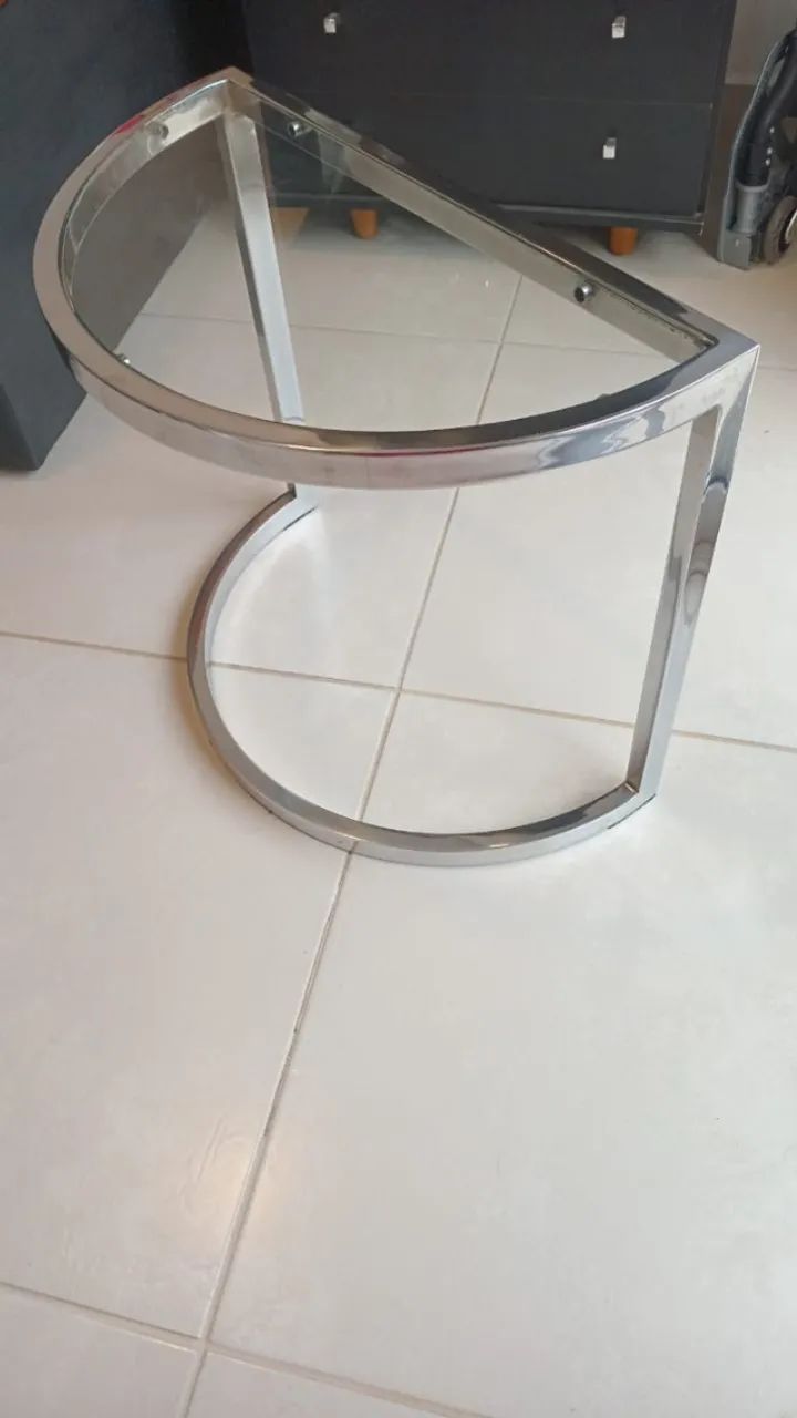 Mesa lateral de metal cromado com tampo de vidro - Foto 2
