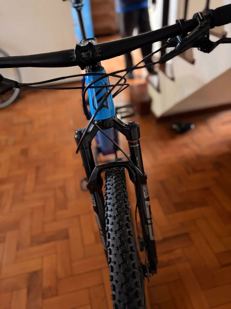 Bike carbono MTB aro 29 semi nova - Foto 3