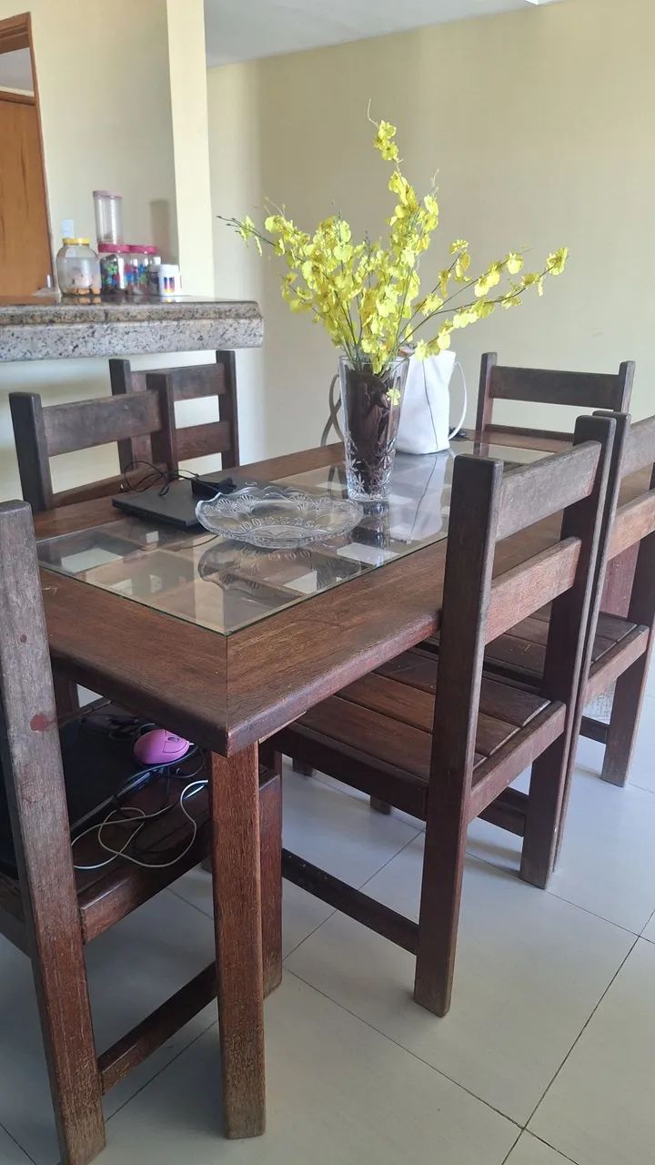 Mesa com cadeiras