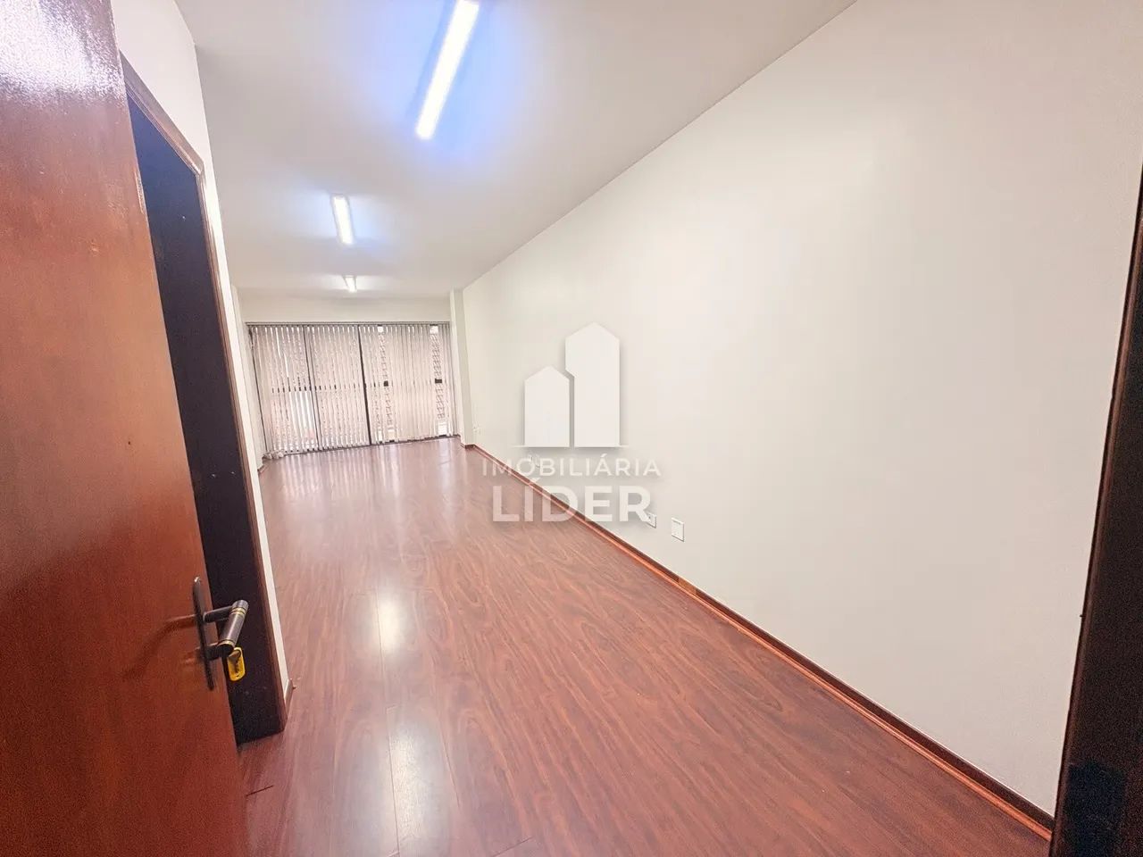 Excelente Sala Comercial no Uberaba  Condomínio Salgado Filho (C/ Estacionamento) - Foto 4