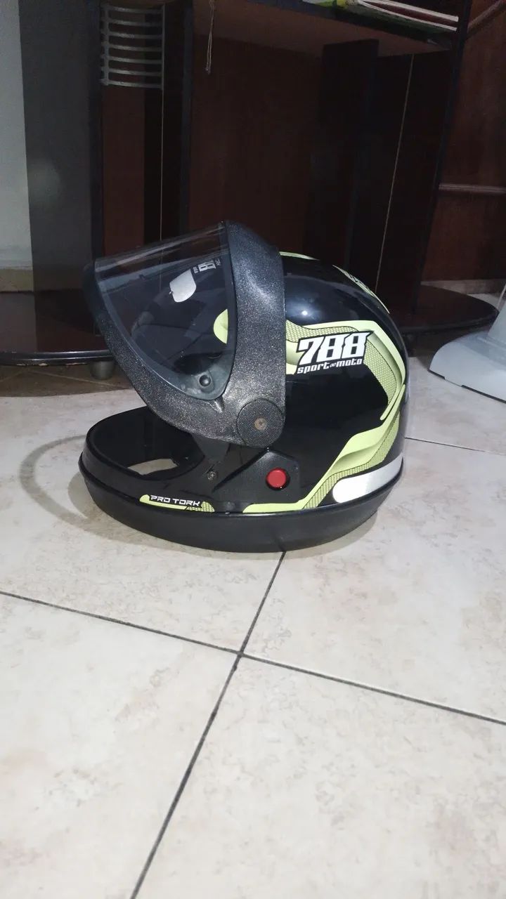 Capacete