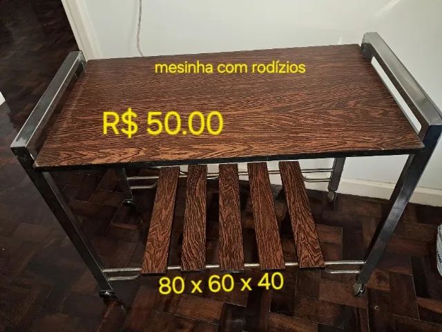 Mesinha com rodízios 