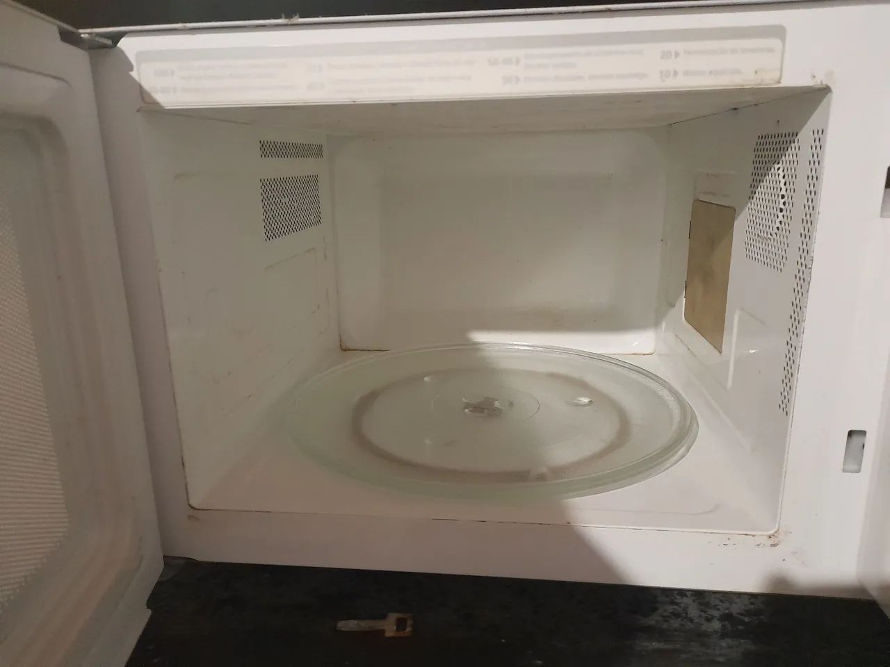 Vendo micro ondas Electrolux 31 litros.  - Foto 2