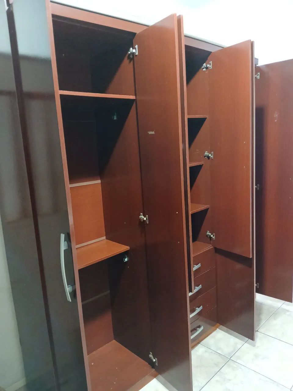 Guarda roupas 6 portas