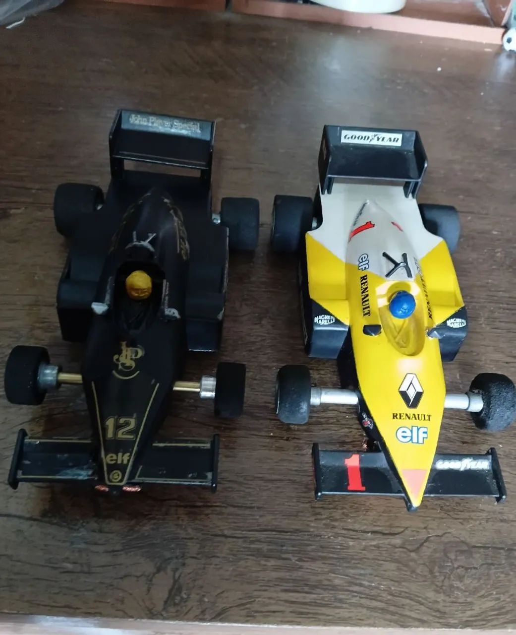 Dois carrinhos estrelas customizados