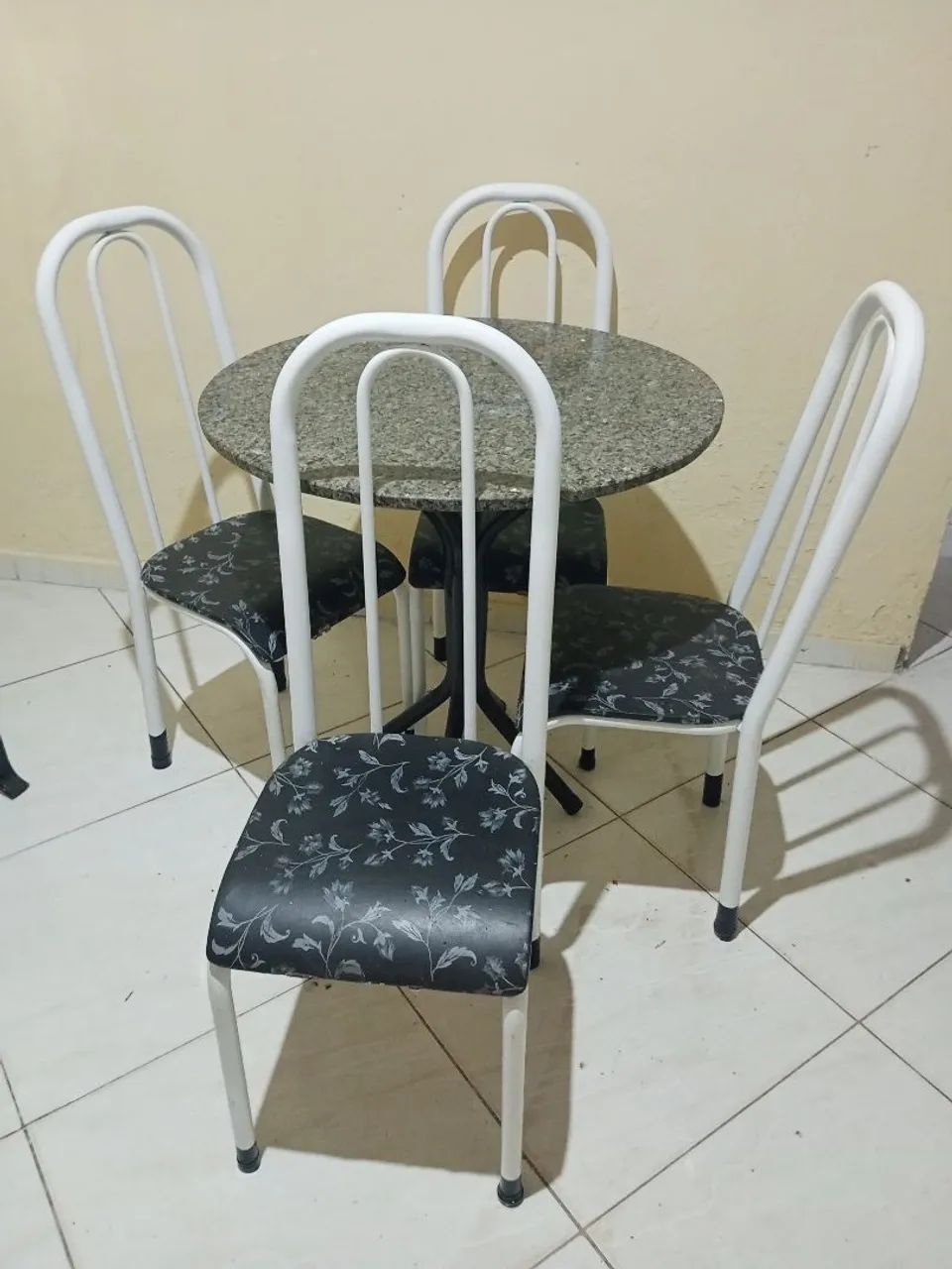 mesa redonda faço entrega imediata e acerta cartão  - Foto 5