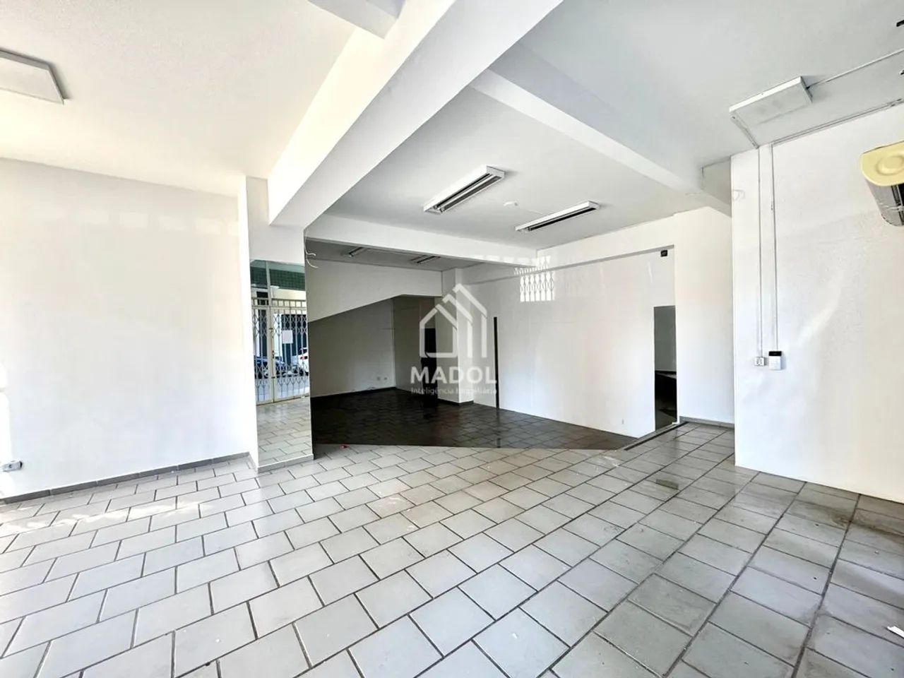 Sala comercial de esquina para locação | Centro | R$ 3.800,00 - Foto 5