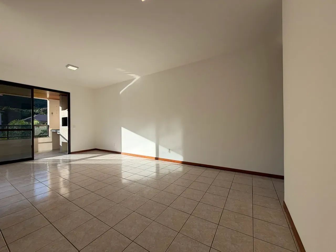 Atrás do MED SC 401 com 103m2 | 3 quartos | 2 suites | 2 vagas | box - Foto 5