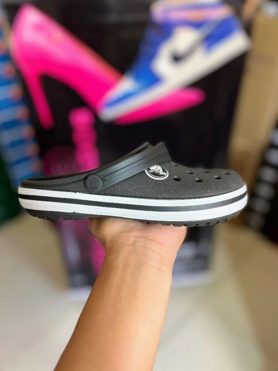 Crocs Classic Clog - Preta - Foto 5