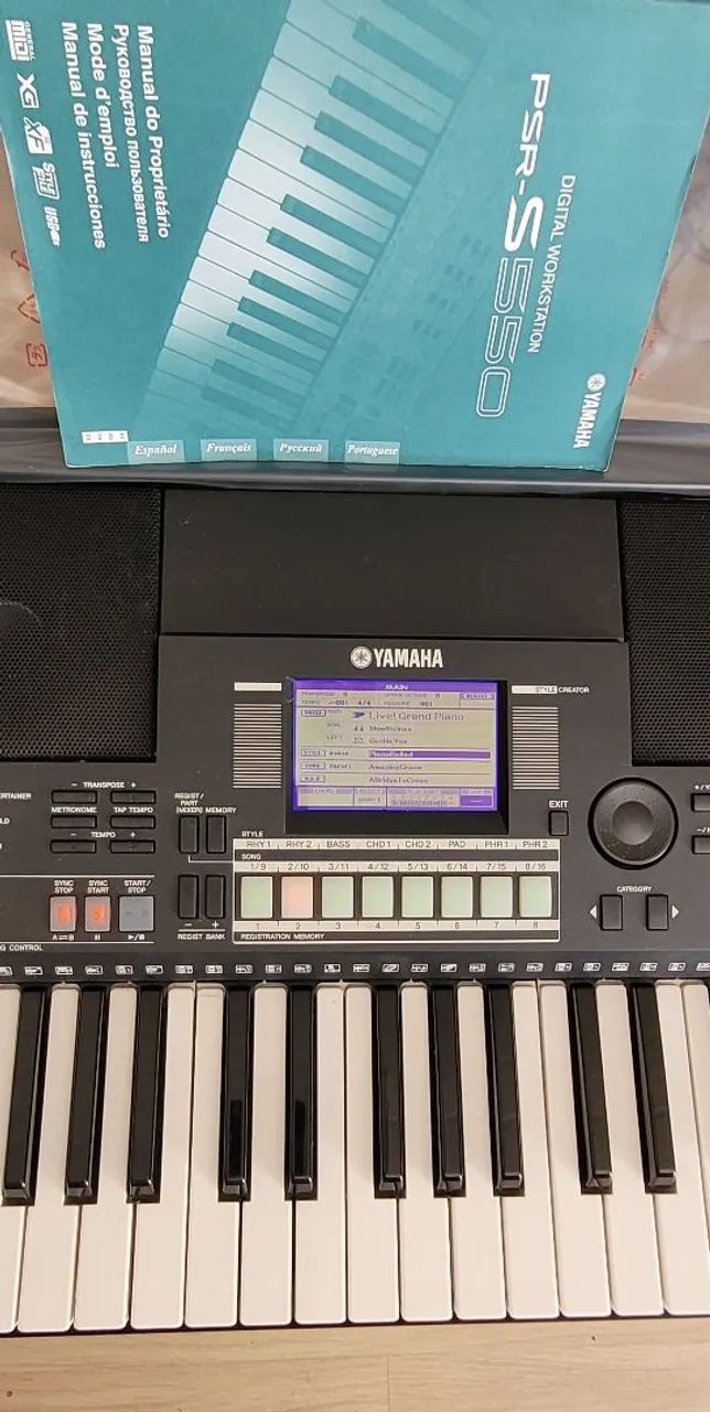 Teclado Yamaha PSR S550 - Instrumentos musicais - Santa Felicidade