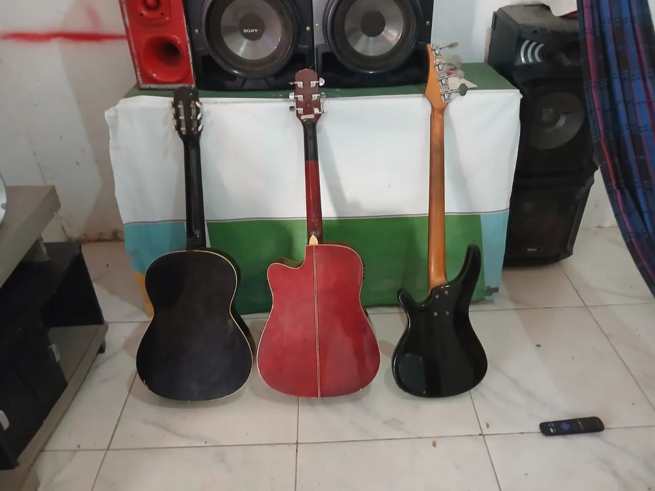 VENDO 2 VIOLÃO E 1 CONTRABAIXO  - Foto 2