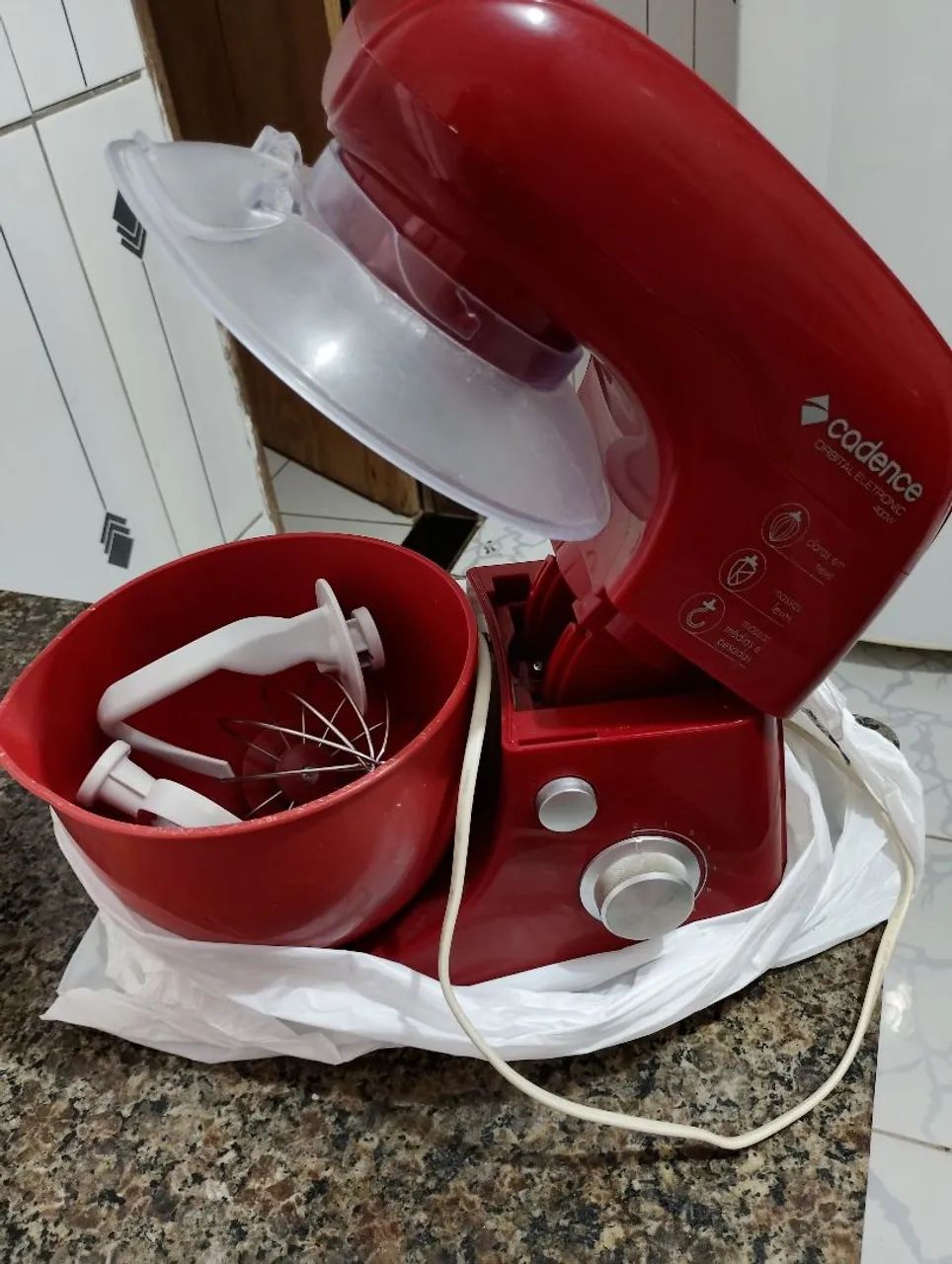 Vendo Batedeira Cadence original (não funciona).