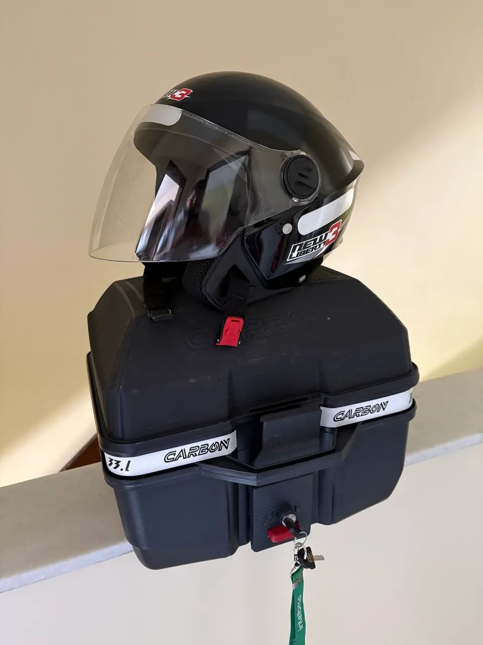 Capacete 58 + Baú 34lt - Foto 2