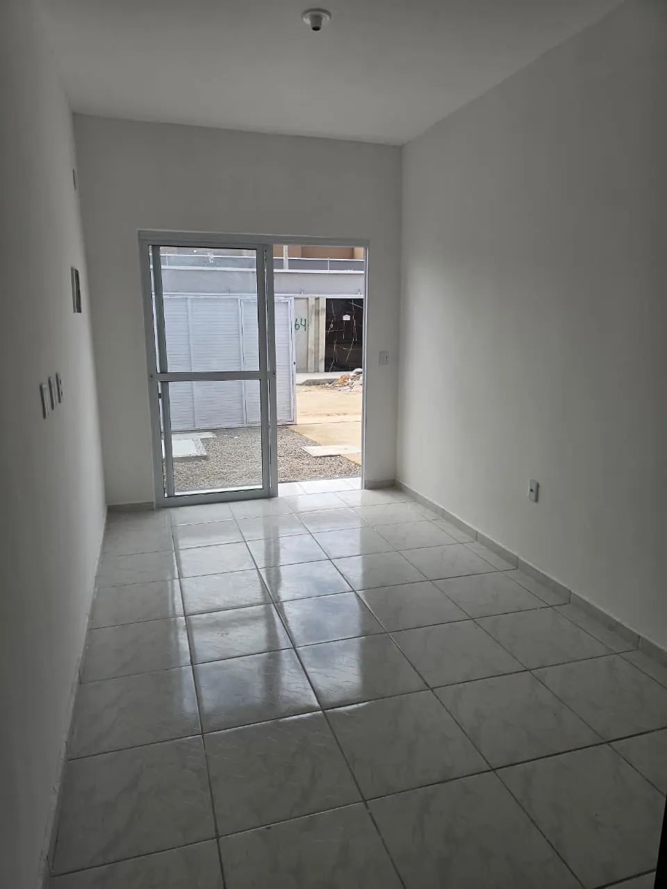 CASA COM 02 SUÍTES - BAIRRO JABUTI - DOCUMENTAÇÃO GRÁTIS E EXCELENTE ESPAÇO INTERNO! - Foto 2