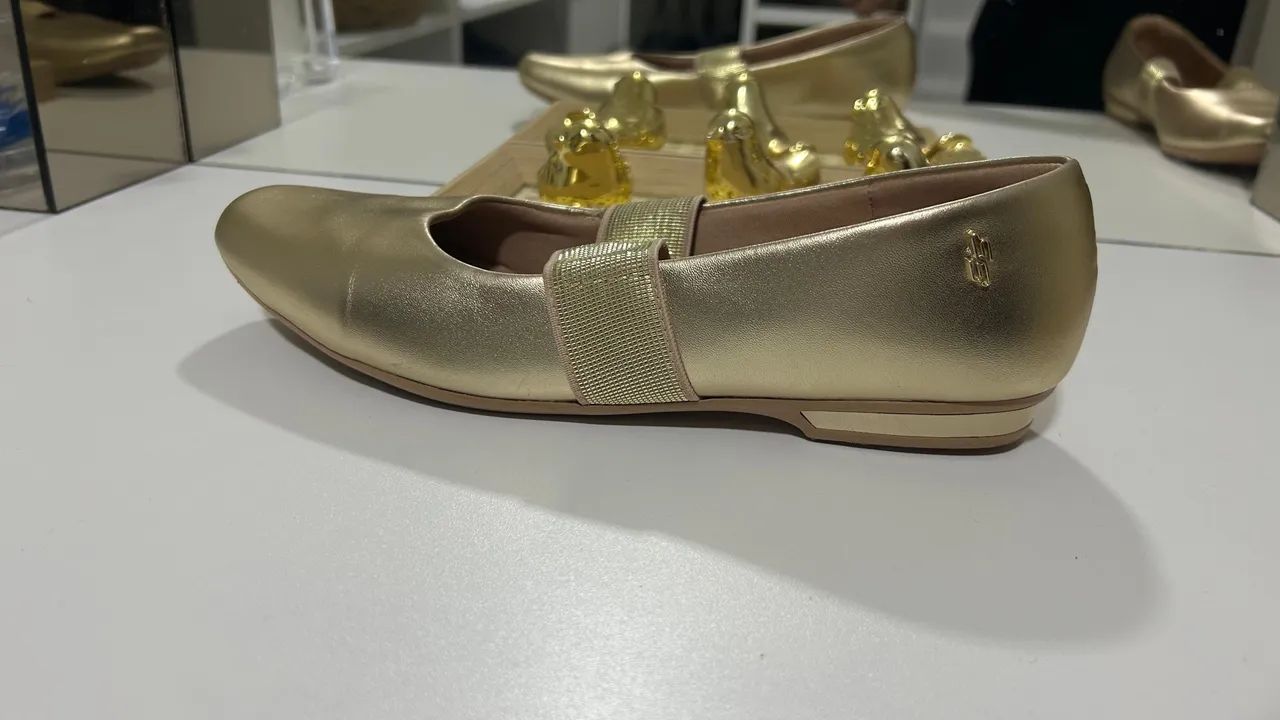 Sapatilha dourada usaflex  - Foto 4