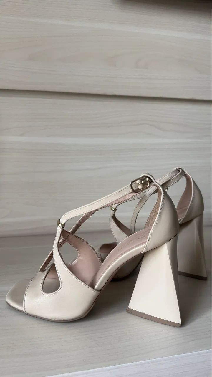 Sandália off white tamanho 35 - Foto 2