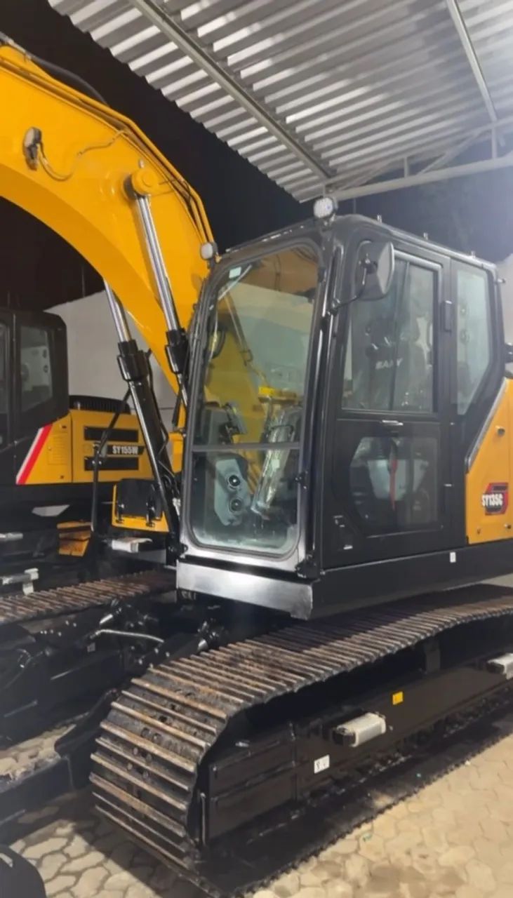 ESCAVADEIRA SANY SY135C