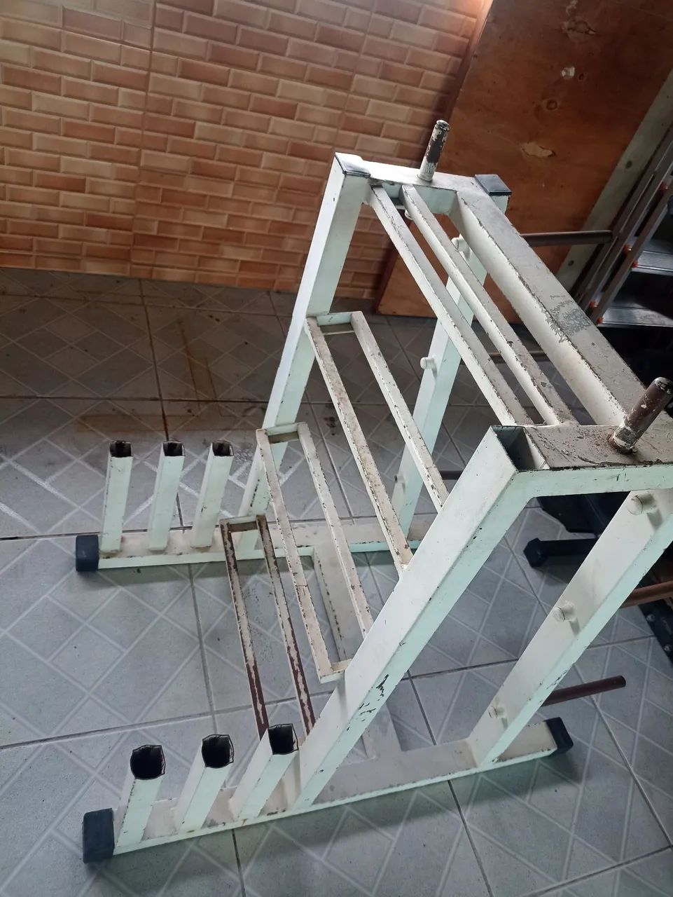 Vendo suporte de anilhas, alteres e barras  - Foto 3