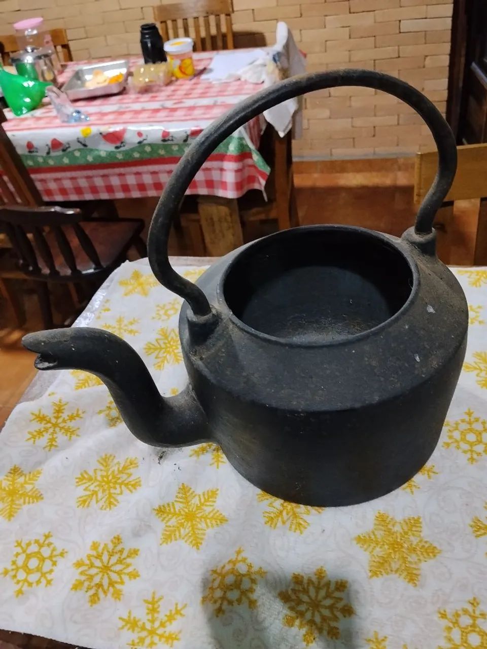 Conjunto de panelas, chaleira e ferro de passar roupa . Todos os itens são antigos. - Foto 3