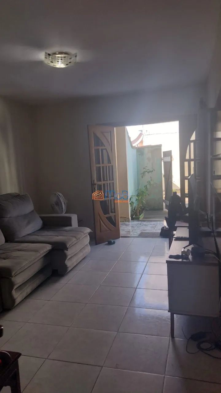 Casa + 3 Apartamentos com Renda de R$3.500/mês. Imóvel versátil para morar e inv