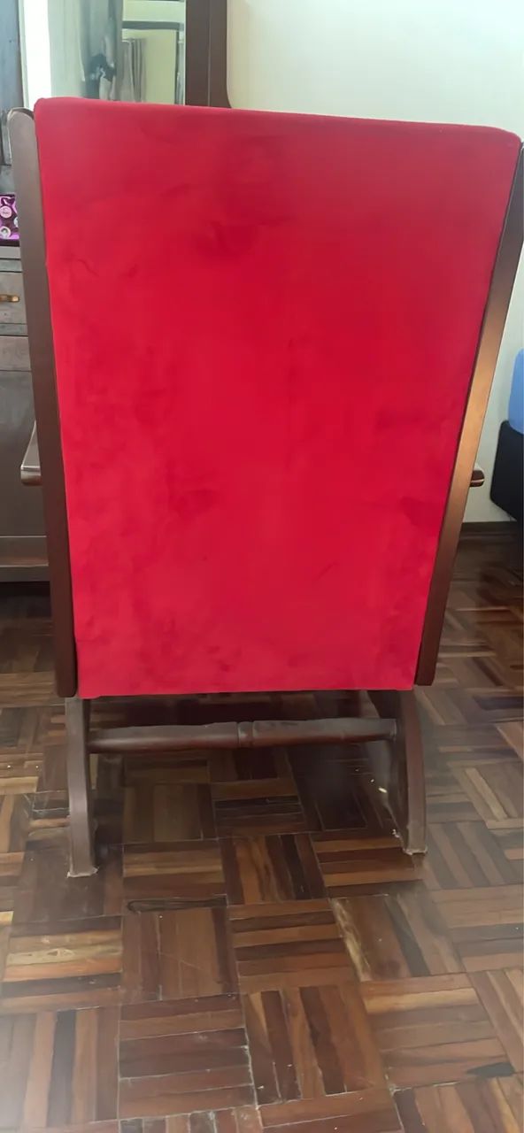 Cadeira de balanço de madeira estofada - Foto 2