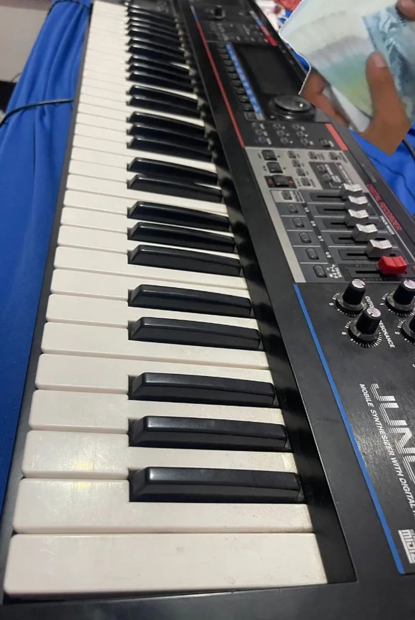 Teclado sintetizador Roland Juno GI