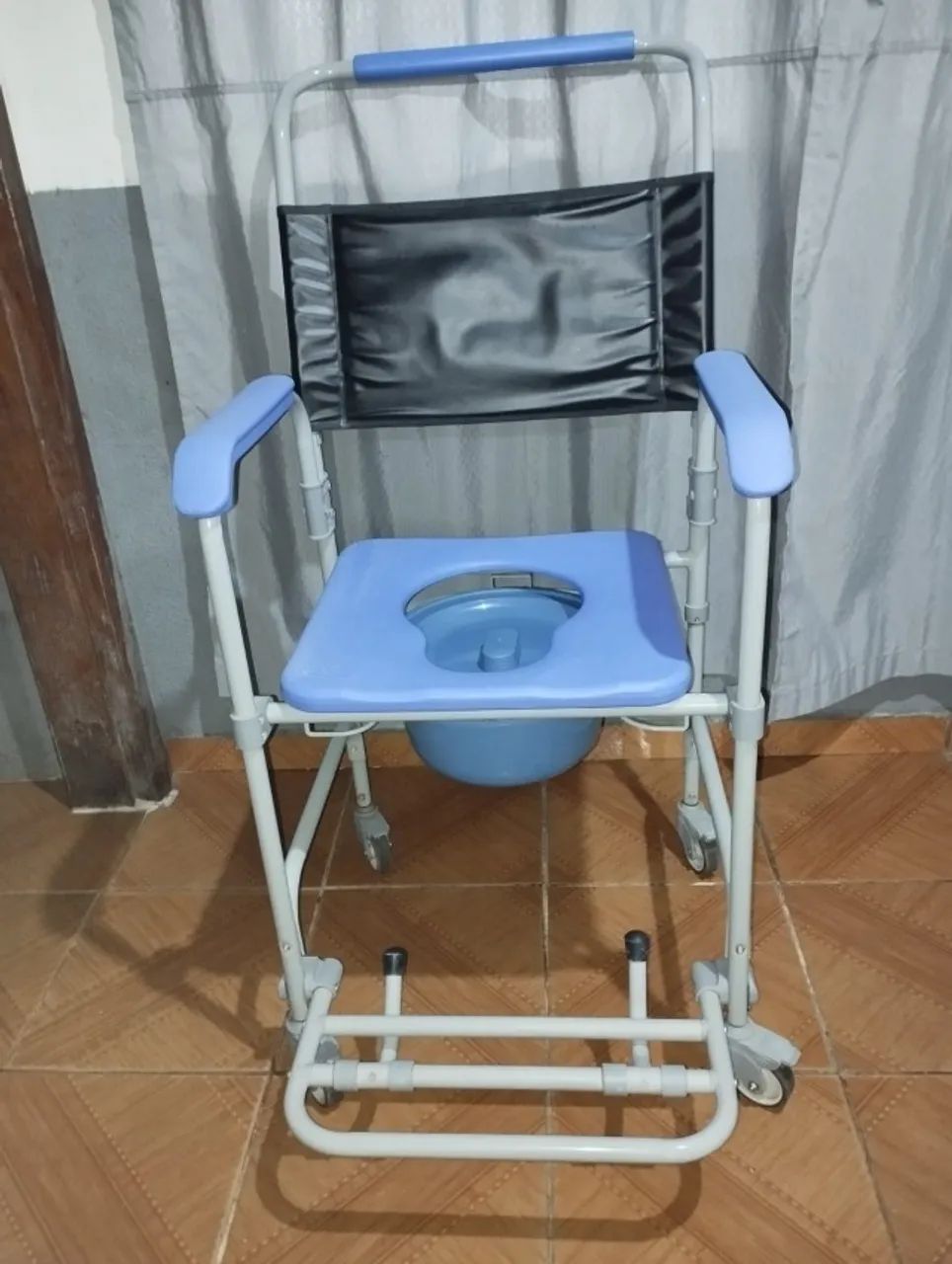 Cadeira de rodas e cadeira de banho dellamed - Foto 4