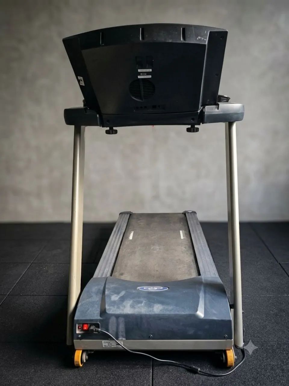 PARA VENDER RÁPIDO Esteira Profissional Olympikus TC40e - Estrutura Robusta OPORTUNIDADE! - Foto 2