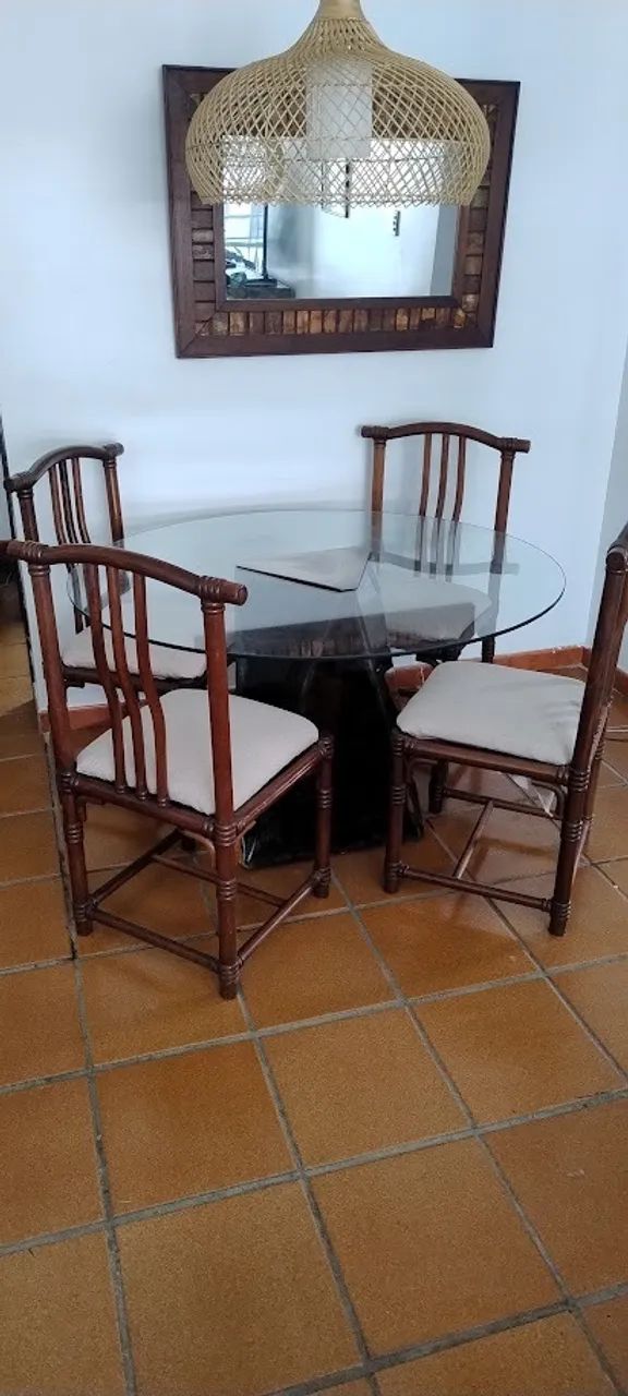 Mesa e Cadeiras