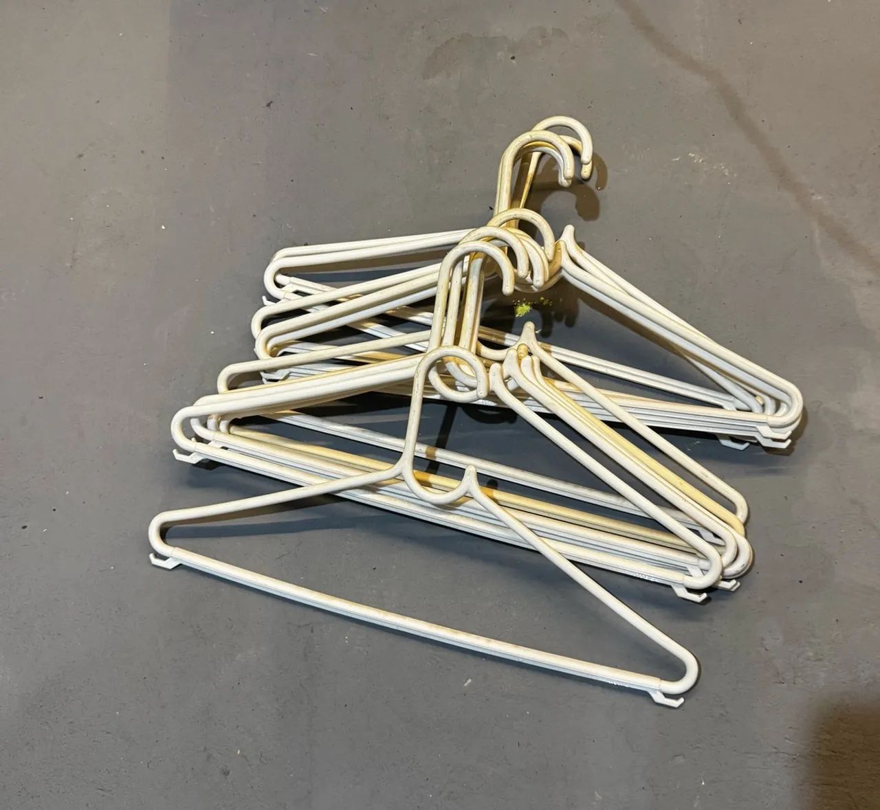 13 cabides plasticos