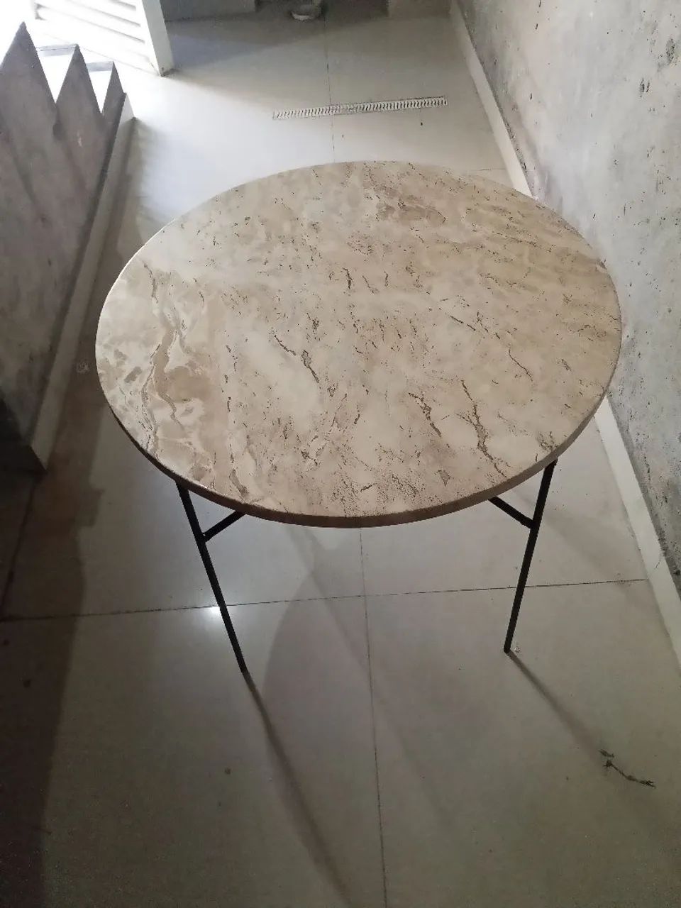 Vendo mesa de centro de granito bege Bahia  - Foto 3