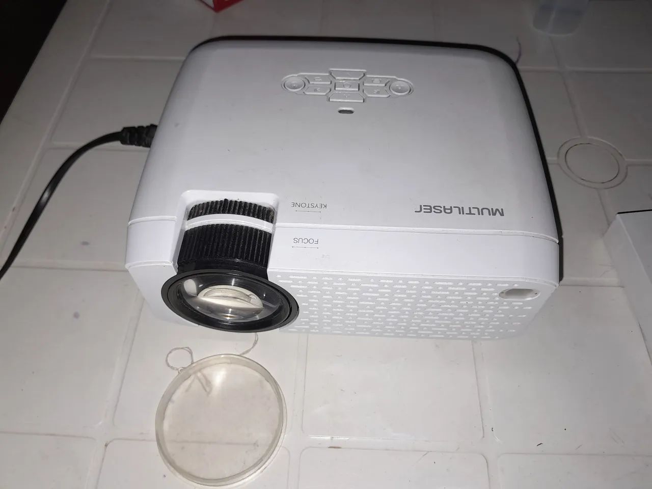 Projetor 1.800 lumens 