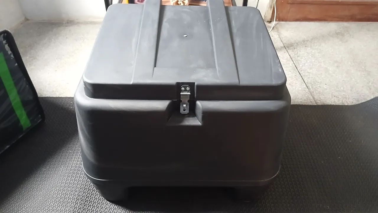Bau 80 litros novo.