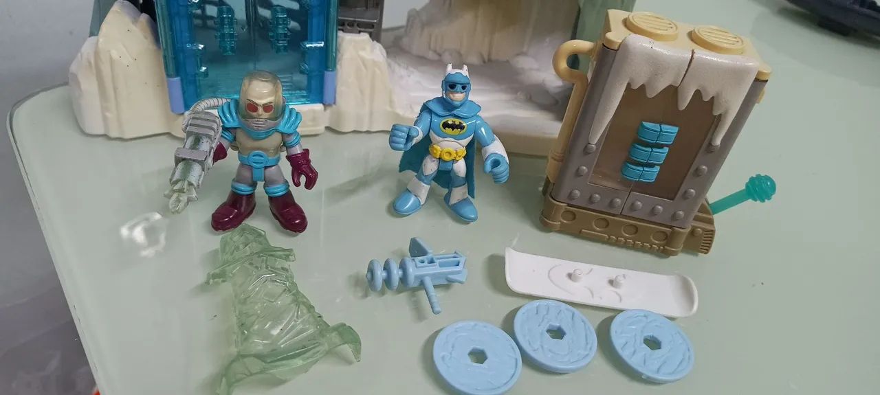 Base do Mr. freezer, boneco freezer e Batman  - Foto 2