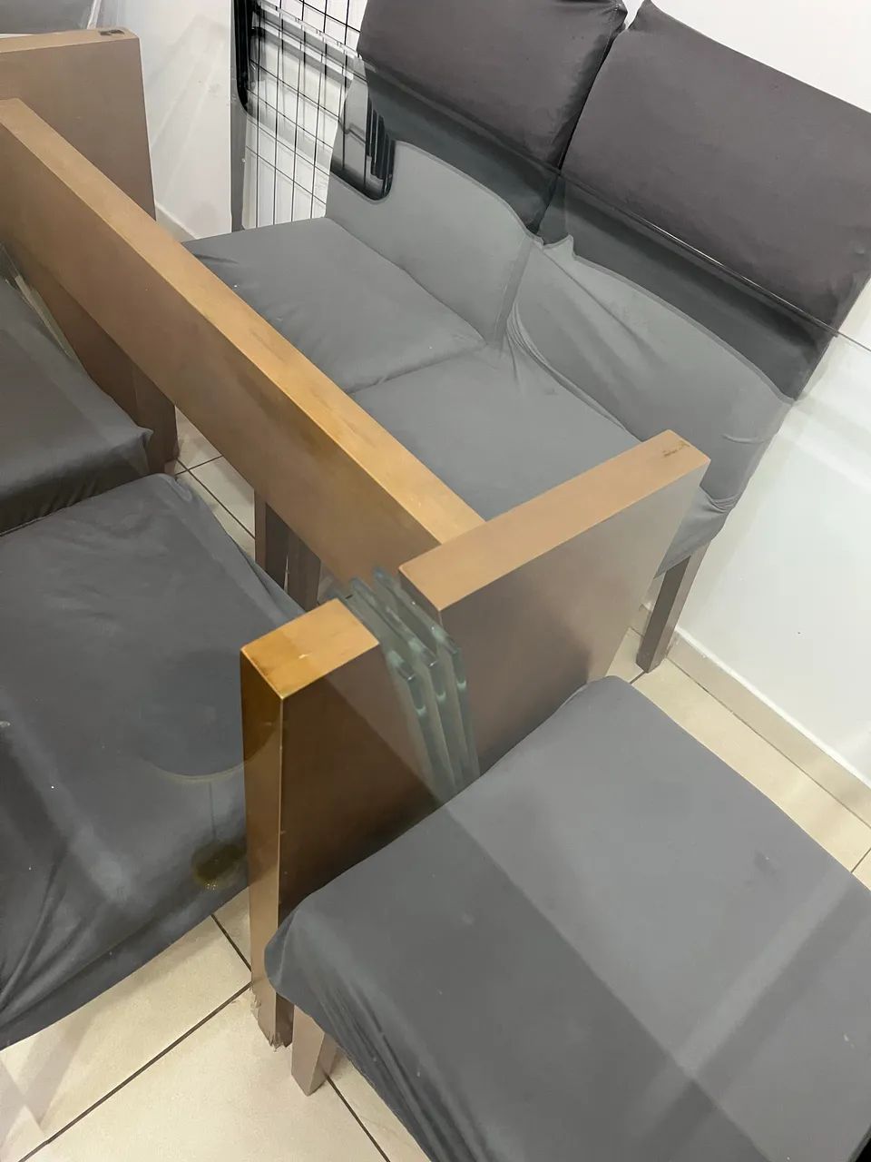 Mesa de jantar com 6 cadeiras 