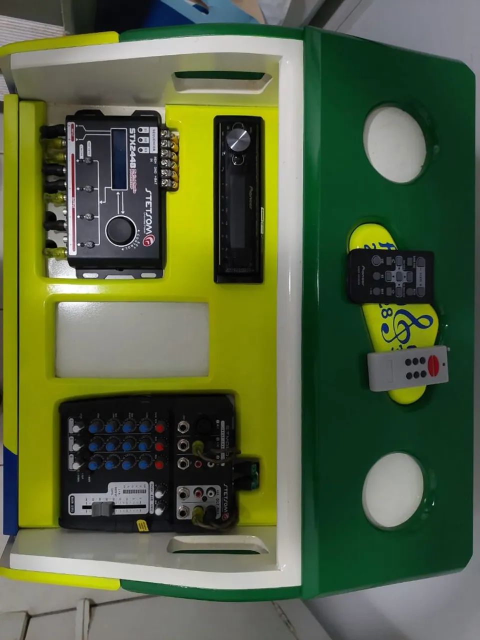 Mesa de som automotivo 